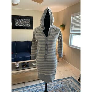 Women/juniors, Hollister pull over with buttons long sleeve sweater